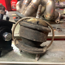 Load image into Gallery viewer, ng900/og93 Lower Transmission Mount
